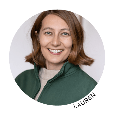 lauren lacht herzlich